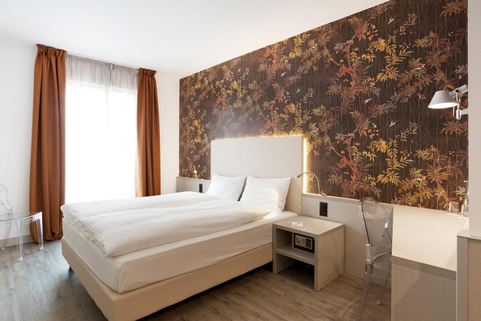 Double Economy Queen Room Limited View